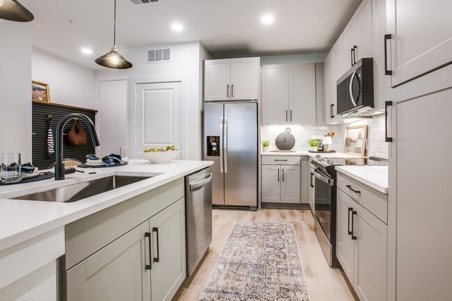 Building Photo - Aura Northline