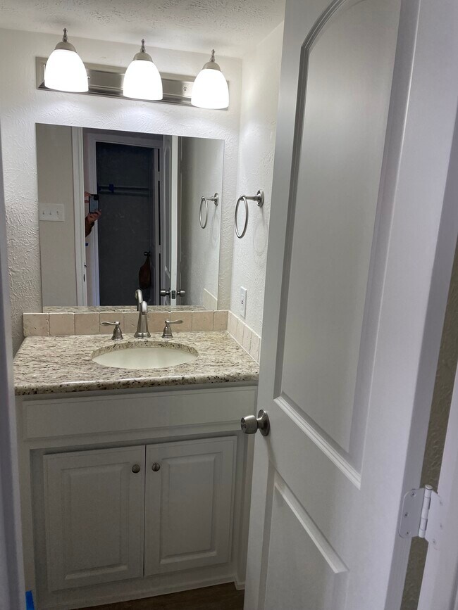 Foto del edificio - 6816 Newcastle Pl