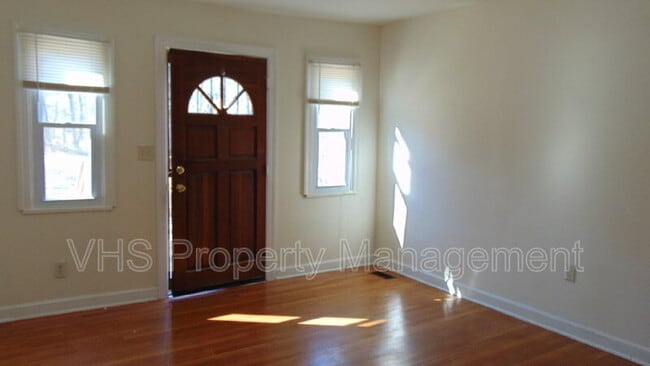 Foto del edificio - 6013 Pilgrims Rest Rd