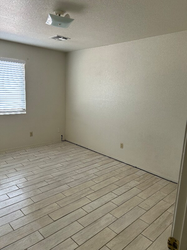 Foto del edificio - 220 N Jones St