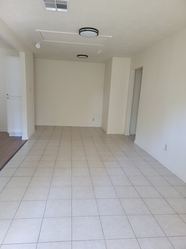 Livingroom/Dining Room - 107 Shady Ln