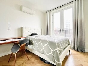 Building Photo - Furnished room/NOT APARTMENT