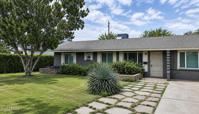 Building Photo - 4326 E Glenrosa Ave
