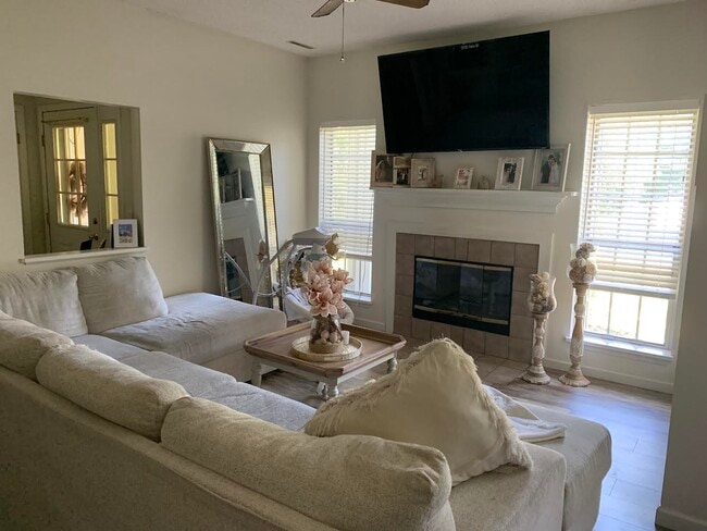 Living Room/Fireplace - 1111 Hampton Place Blvd