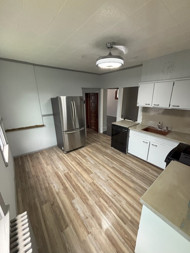 Kitchen - 42 Wyoming St