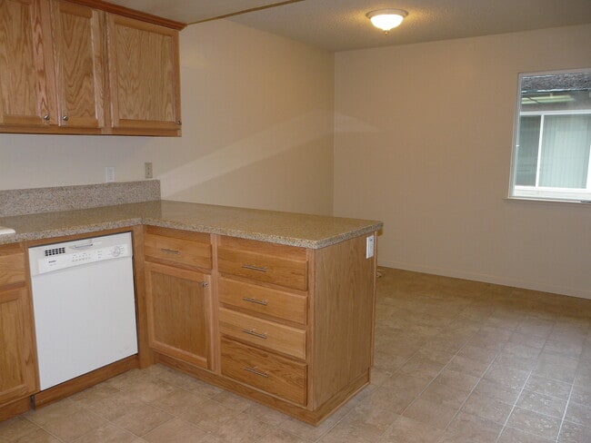 Foto del edificio - Upstairs Renovated 2 Bedroom 2 Bath in 4-plex near Willow Glen Border!