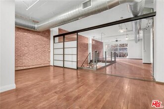 Building Photo - 510 S Hewitt St