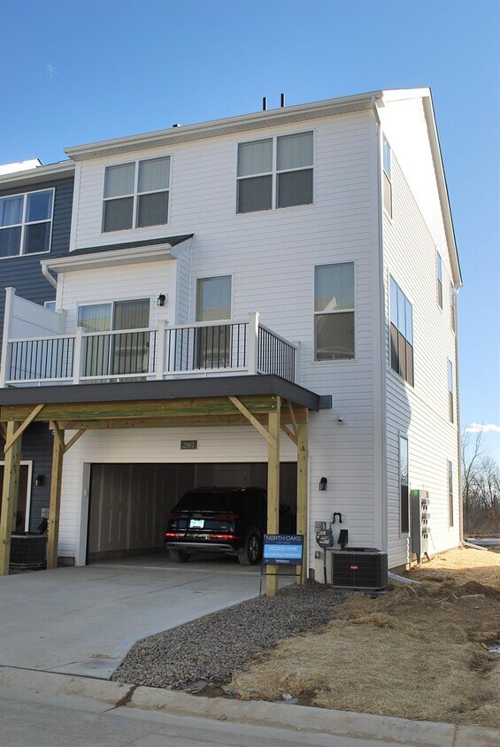 Foto principal - 2967 Aughton Dr
