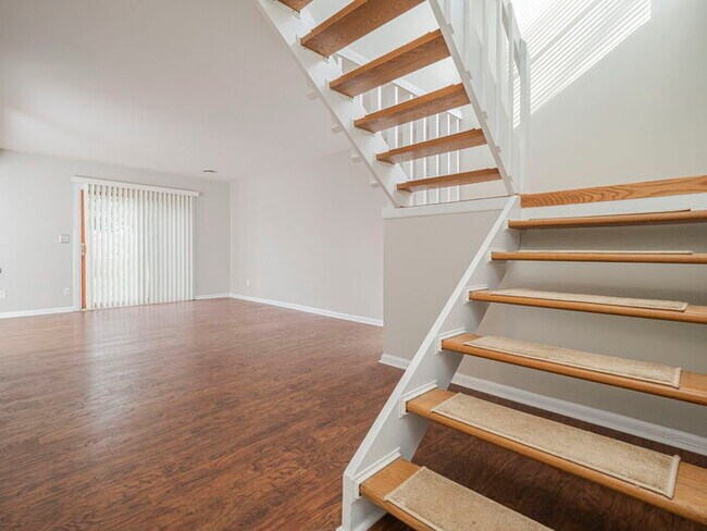 Building Photo - Raleigh Condo For Rent