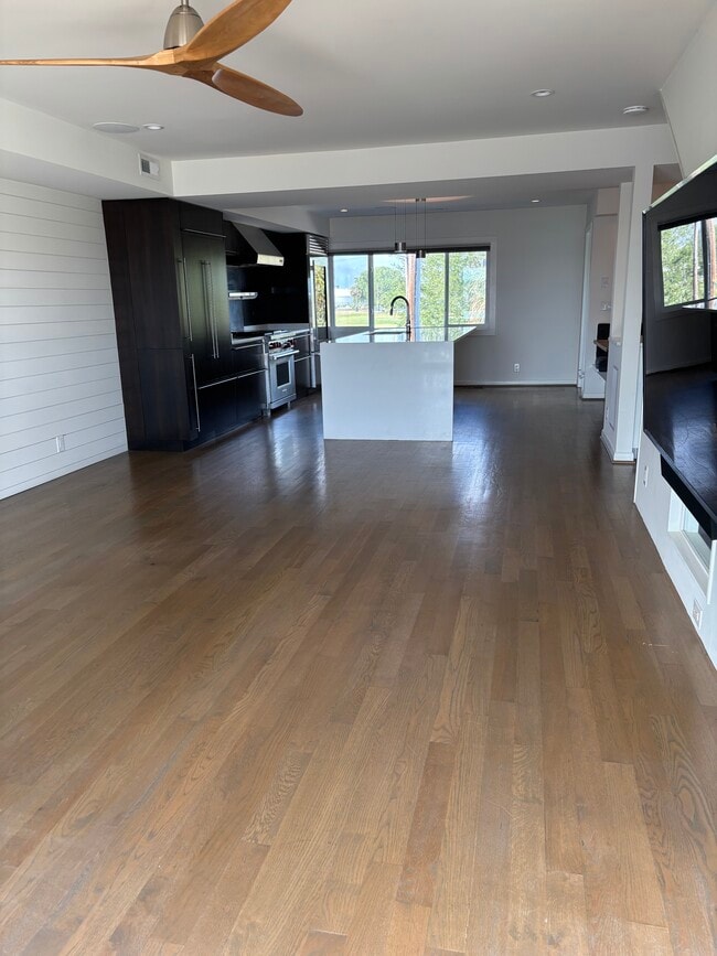 Building Photo - 350 Causeway Dr