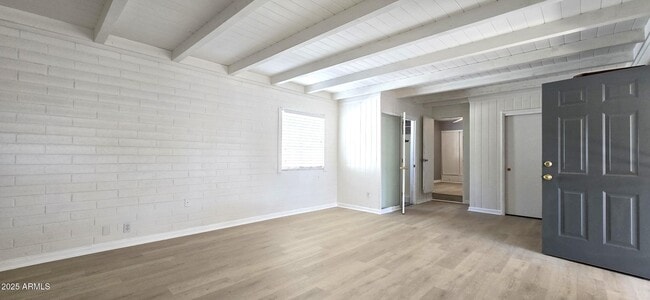 Building Photo - 154 N Hibbert