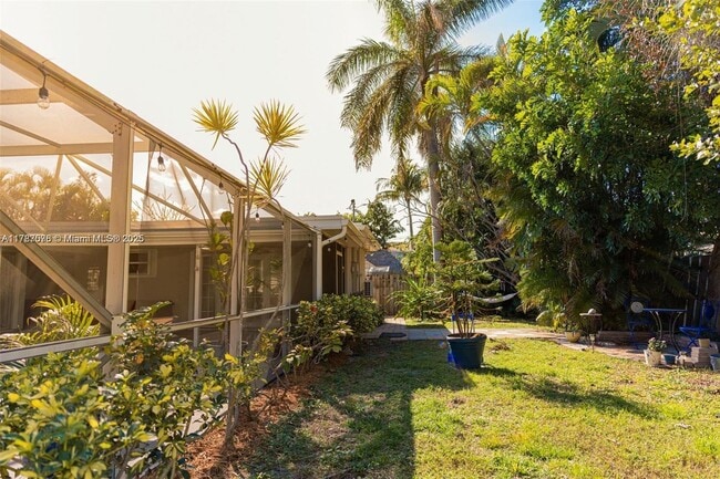 Building Photo - 809 SE 14th Dr