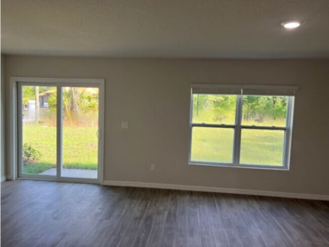 Foto del edificio - Newer Build Duplex Available Pine Lakes!