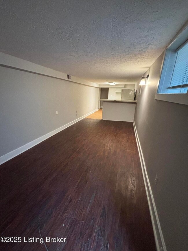Building Photo - 2052 Midland Ave