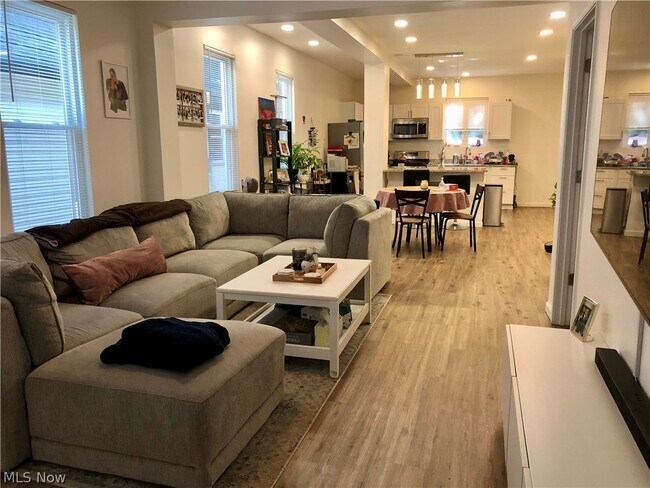 Foto del edificio - 2214 W 32nd St