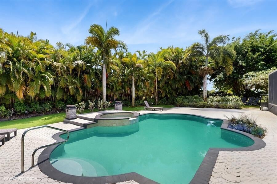 Foto principal - 15700 Carrera Ln