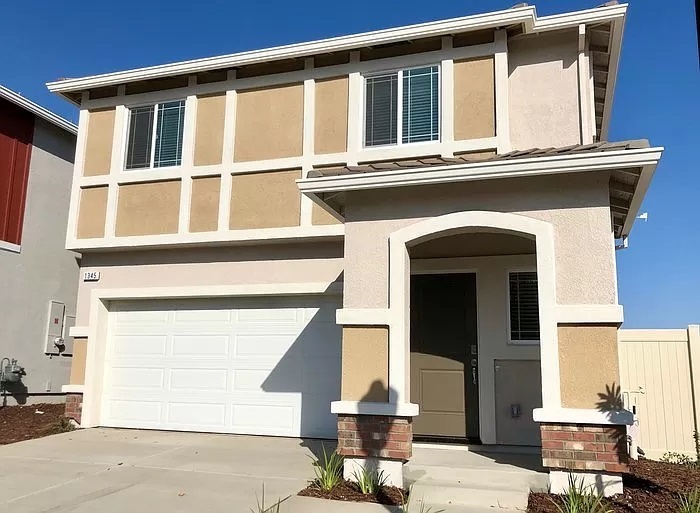 Foto principal - Beautiful 4 bedroom 2.5 bath home in Natomas!