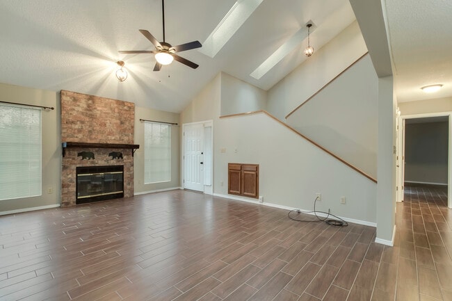 Building Photo - 205 Chota View Cir