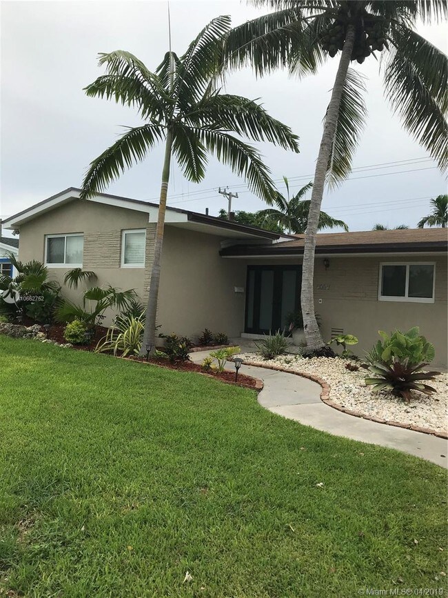 Building Photo - 9389 Dominican Dr