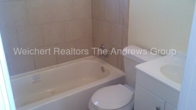 Building Photo - 141 Harris St