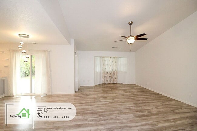 Foto del edificio - 966 Partridge Dr