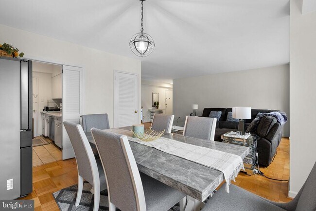 Foto del edificio - 4301 Massachusetts Ave NW