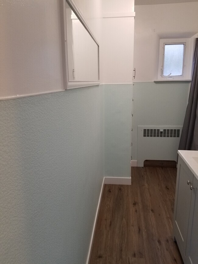 Main floor bath newly remodeled - 170 N Harrison Blvd Main
