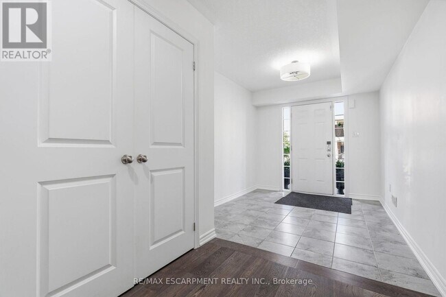 Building Photo - 17 Savage Dr
