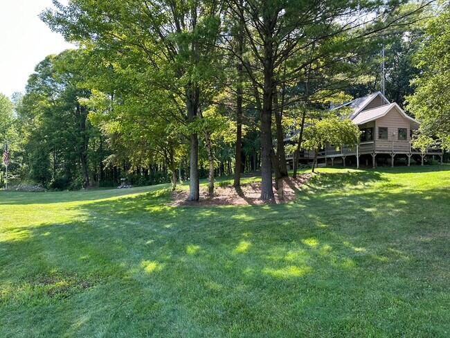 Building Photo - W10841 Deer Brook Ln