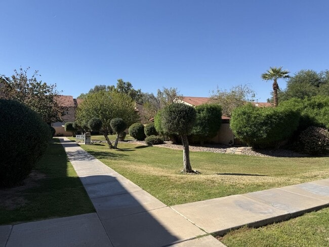 Cozy 1 bedroom,1bath, large family area. - Cozy 1 bedroom,1bath, large family area. Townhome