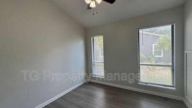 Foto del edificio - 217 Loring Ct