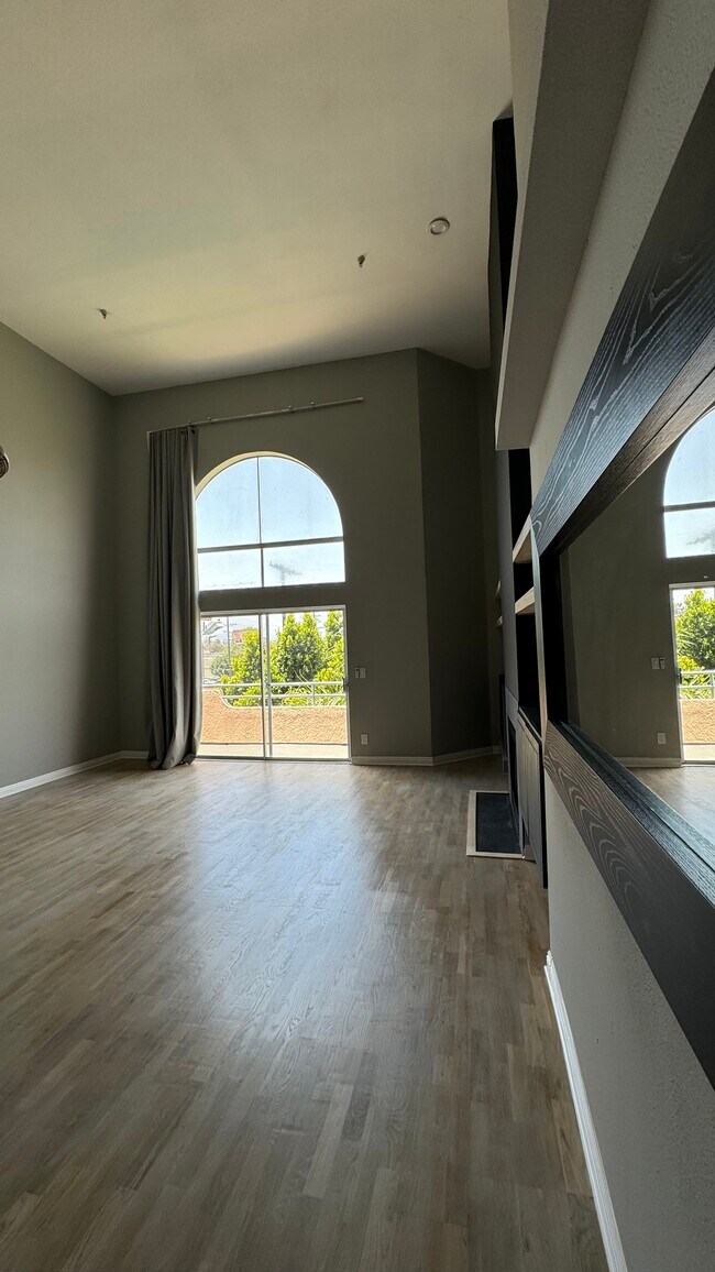 Foto del edificio - 5604 Rhodes Ave