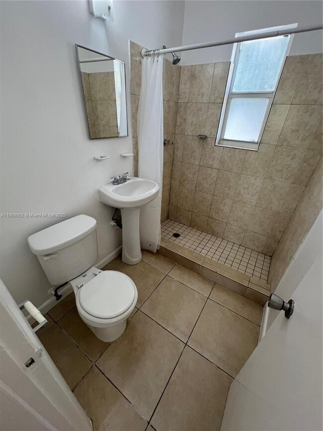 Foto del edificio - 690 NE 85th St