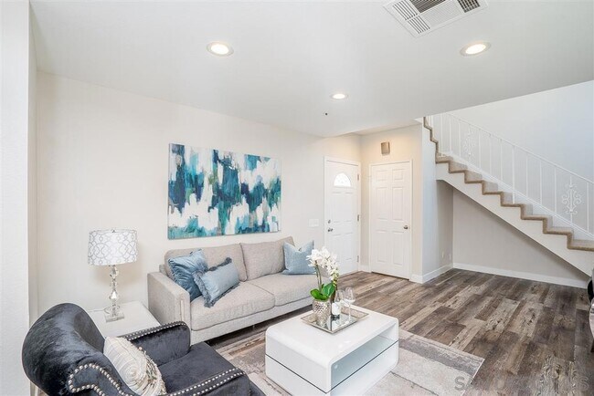Building Photo - 2560 Bancroft Dr