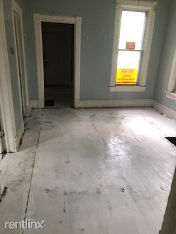 Building Photo - 3 br, 1 bath House - 105 Van Buren St