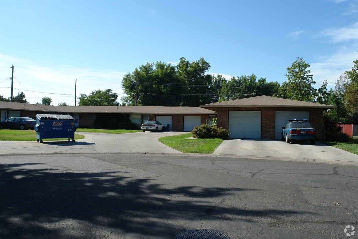 Foto del edificio - 4840-4850 W Blazer Ln