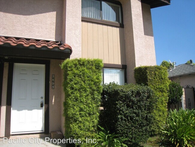 Foto del edificio - 3891-3899 Farquhar Ave