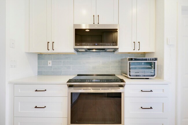 Foto del edificio - 144 Pennock Landing Cir