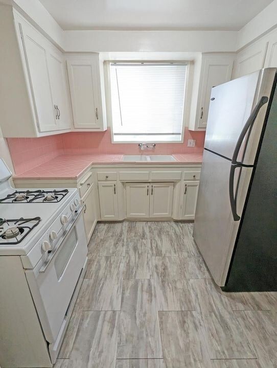 Building Photo - 1130 S Clark Dr