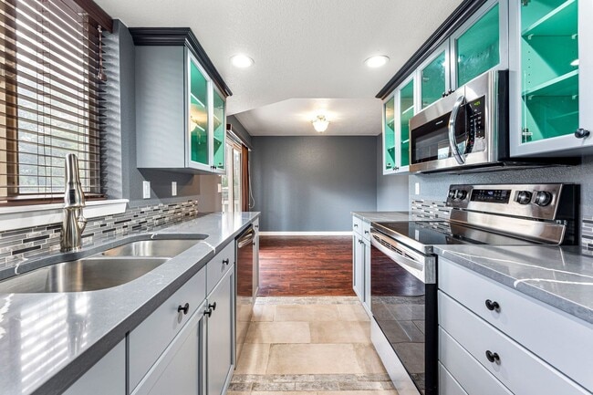 Foto del edificio - 4bed 4bath with fenced yard in Denver!