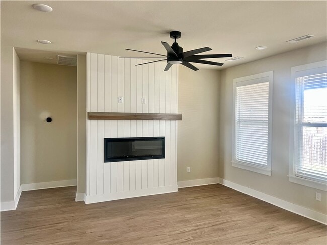 Building Photo - 970 Moksha St