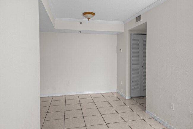 Building Photo - 814 NW 36th Ave