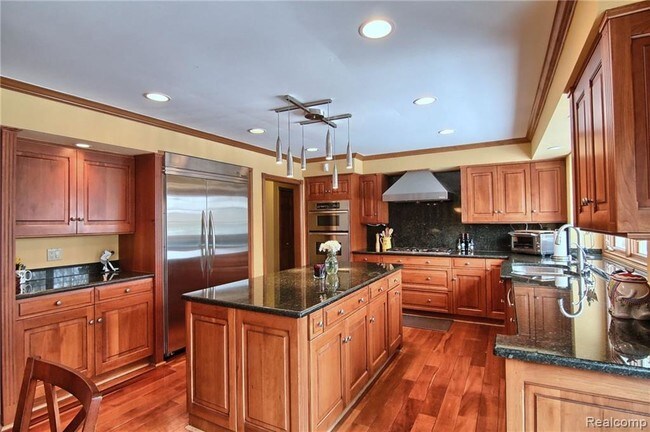 Building Photo - 2845 Meadowood Ln