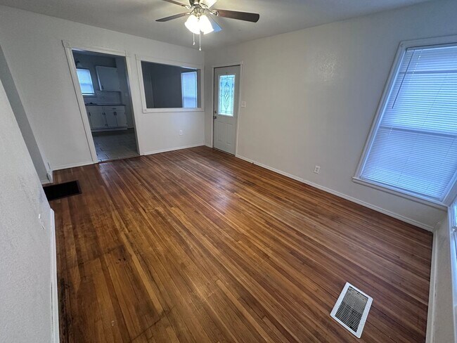 Foto del edificio - 1153 N Pershing St