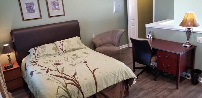 Master Bedroom - 1428 East Chocolate Avenue