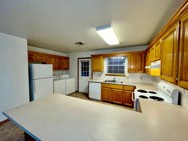 Building Photo - 2/2 with Outdoor Storage, Single Carport, ...
