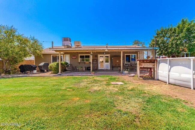 Foto del edificio - 716 E Hackamore St