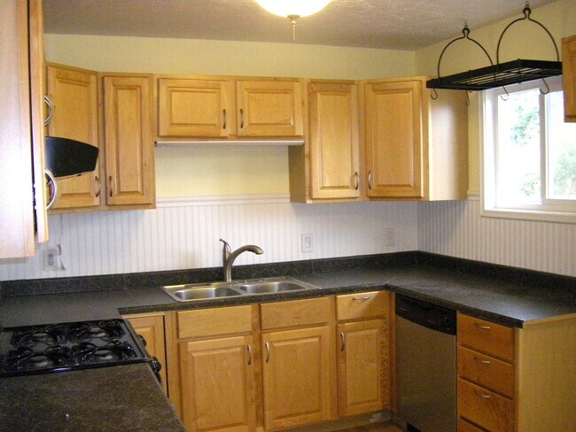 Foto del edificio - CUTE HOUSE CLOSE TO NIKE!