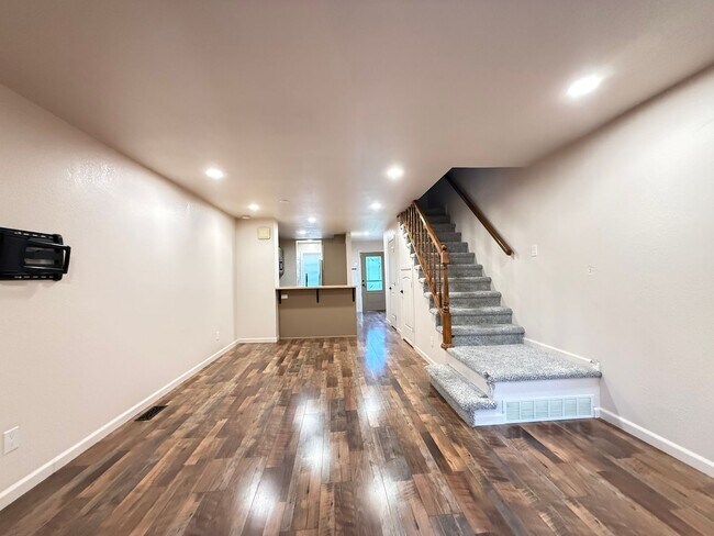 Building Photo - 3408 Queen Anne Way