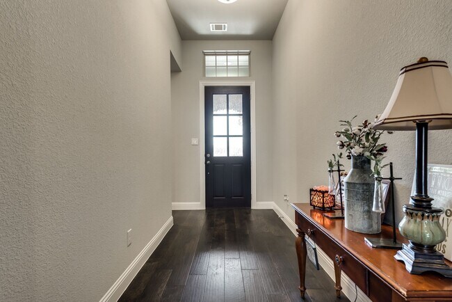 Foto del edificio - Beautiful Home in Sought-After NWISD!